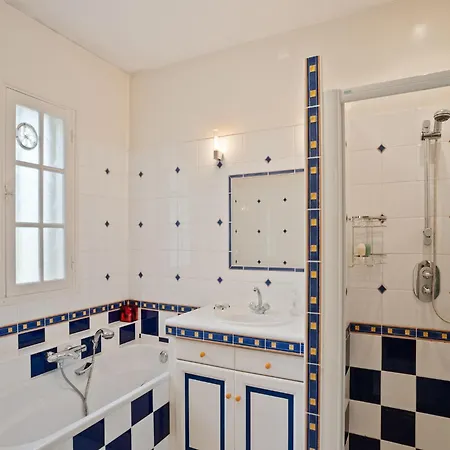 Villa Superb With Private Garden In Velines, Cleaning Included Vélines
