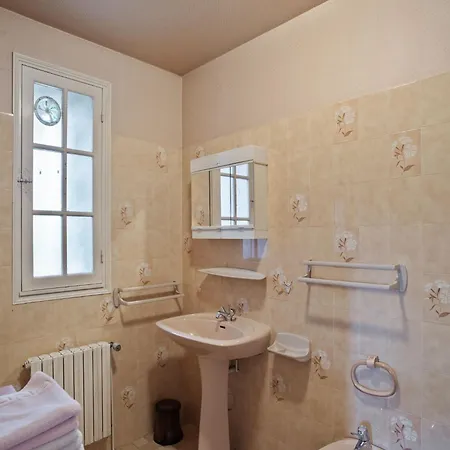 Superb With Private Garden In Velines, Cleaning Included