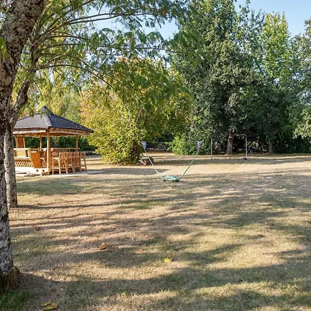 Superb With Private Garden In Velines, Cleaning Included * Vélines