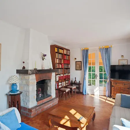 Superb With Private Garden In Velines, Cleaning Included Vélines